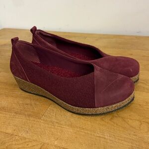 STEGMANN Sophie Slip On Wedge Shoe Burgundy Newbuck Leather Wool Felt Size 8